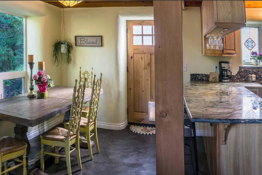 Villa European Style Straw Bale Retreat Ashland Exterior foto
